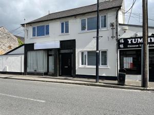 Private double room at Carolines Guest House, River Street, Clara