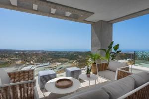 Marbella Quercus Penthouse - Rooftop Jacuzzi