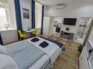 Authentic Budapest Home in the Jewish Quarter