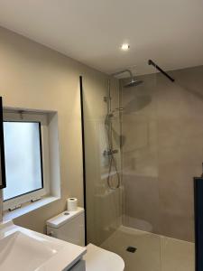 Charmant 3 pièces Rénové au Cœur du Vieil Antibes