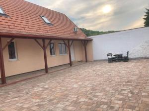 House with parking possibility