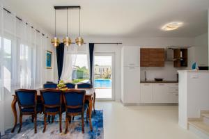 Modern Villa Angelina in Poreč - by Istrabook