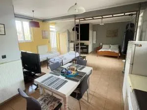 Patras - Independent Studio in Quiet Area - Kallitheókambos