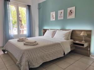 Central 2BR Apt, 2min Walk to Acropolis & Plaka