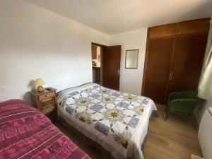 Appartements Appartement 5 pers, centre Cernix, piste & commerces, animaux admis, parking, balcon - FR-1-733-148 : photos des chambres
