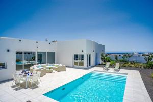 Villa Bolboreta by Villa Plus