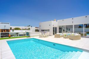 Villa Bolboreta by Villa Plus