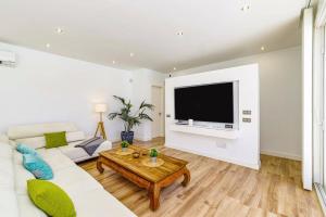 Villa Bolboreta by Villa Plus