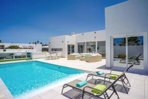 Villa Bolboreta by Villa Plus