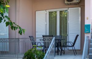 Leonidas House Apartments