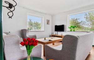 2 Bedroom Stunning Home In Vrå