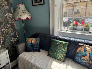 City Centre - Rivers Street, quiet 2 bed ground floor Georgian garden Apartment