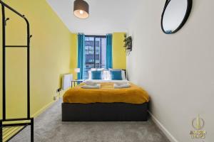 2 Bedroom Greek Street Apartment - Sleeps 6