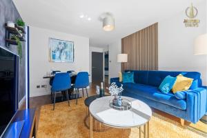 2 Bedroom Greek Street Apartment - Sleeps 6