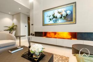 Oraya - Upgraded 2BR In Prive Maison, Central Canal View