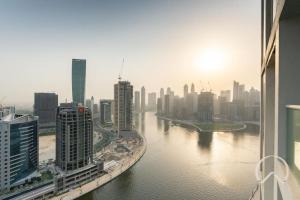 Oraya - Upgraded 2BR In Prive Maison, Central Canal View