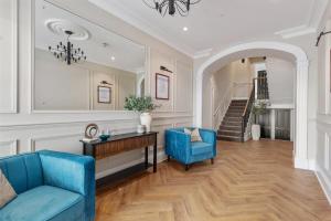 3 Croft House - Beach Front Sea Views Parking