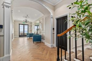 3 Croft House - Beach Front Sea Views Parking