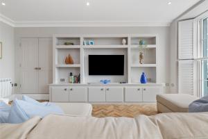 3 Croft House - Beach Front Sea Views Parking