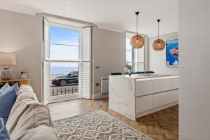 3 Croft House - Beach Front Sea Views Parking