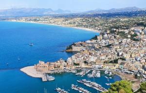 3 Bedroom Stunning Apartment In Alcamo