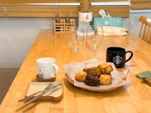 Stay Login Hongdae Sangsu DMC Worldcup Itaewon Line