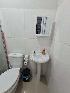 Kitnet304 centro,c linda vista janela, tv smart