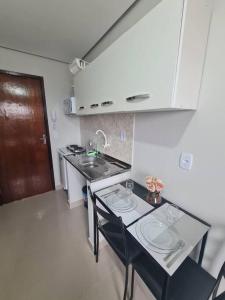Kitnet304 centro,c linda vista janela, tv smart