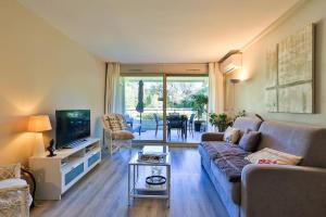 2 pièces, piscine et parking centre de St Tropez