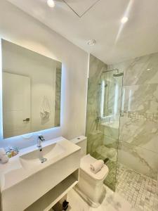 Spectacular ground floor with direct access to the infinity pool and views of the golf course-G115 Star