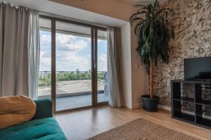 Lagoon Park Apartments with Beach View