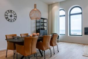 Huswell - Seafront apartment with stunning views