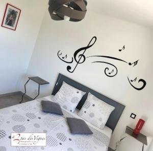 Maisons de vacances Les Maisons et le Spa de a 2 pas des vignes a Chateauneuf du Pape : photos des chambres