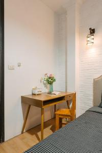 Ha Noi, 3 Bedrooms, Big Balcony, Super Location, Central