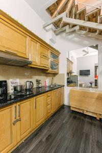 Ha Noi, 3 Bedrooms, Big Balcony, Super Location, Central