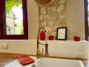 Maison chaleureuse- cheminée, nature et sport !