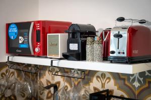 ht leos home procida island