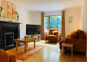 3 bedroom home with free wifi close to Kenmare town