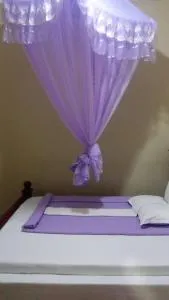 Craven Cottage Hotel - Лира