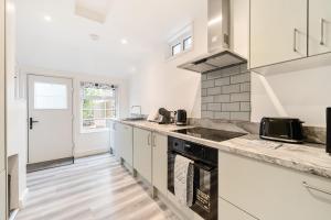 Wokingham - 1 Bedroom Cottage - Parking