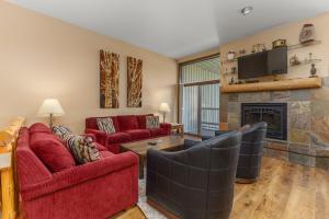 Great Rates! - Pool and Hot Tub, Short Walk to Slopes, Private Washer & Dryer