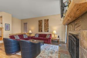 Great Rates! - Pool and Hot Tub, Short Walk to Slopes, Private Washer & Dryer