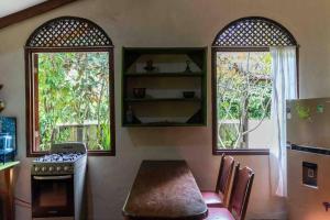 Casa Privada con parqueo, a 200 metros de la playa