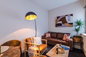 Hartshill House by YourStays