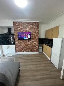 Suli House- Holiday Flats & En-Suite-Newly Refurbished