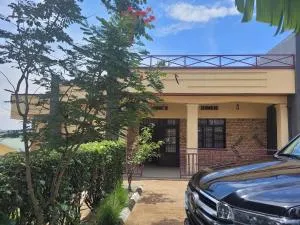 Kigali Luxe Apartment - Spacious 5 Bedrooms - Akagera