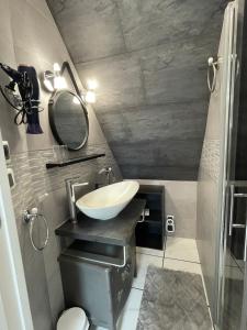 B&B / Chambres d'hotes L-Escale Arc-en-Ciel : photos des chambres