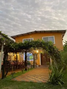 Casa y Restaurante- Pizzeria La Pergola - 阿塔卡梅斯