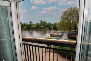 Blue Bridge View with free parking - York City Centre