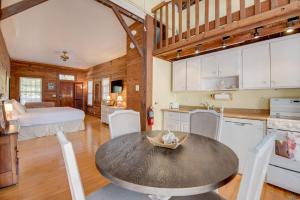 New Rose Petal Petite Suite - Pool & Parking